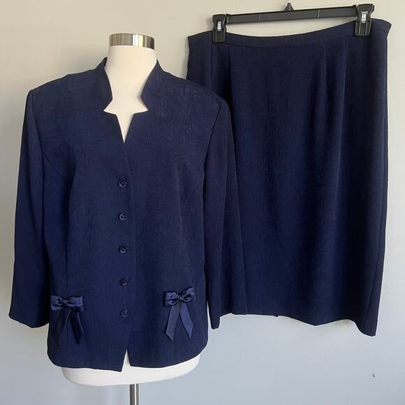 Dorby Skirt Suit Bow Pocket Detail Mock Collar Textured Paisley Navy Blue 18 - Picture 1 of 13